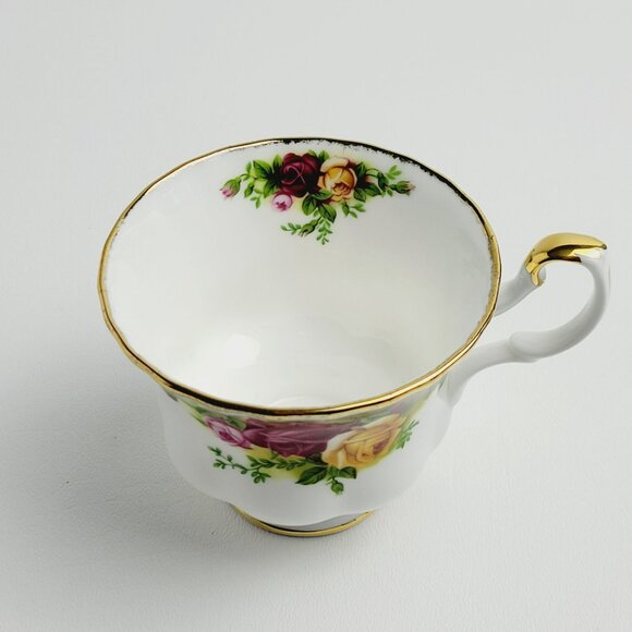 Royal Albert Dessert Snack Tray & Teacup Set, Old Country Roses Montrose Elegant - Picture 4 of 14